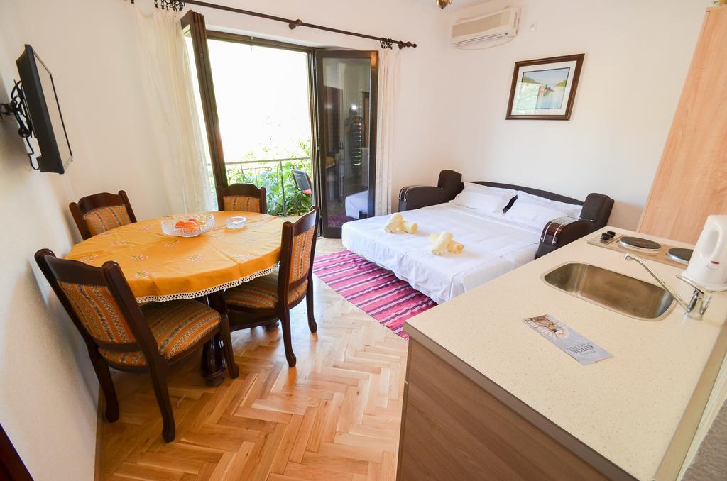 Apartments Ceklin Kotor Bagian luar foto