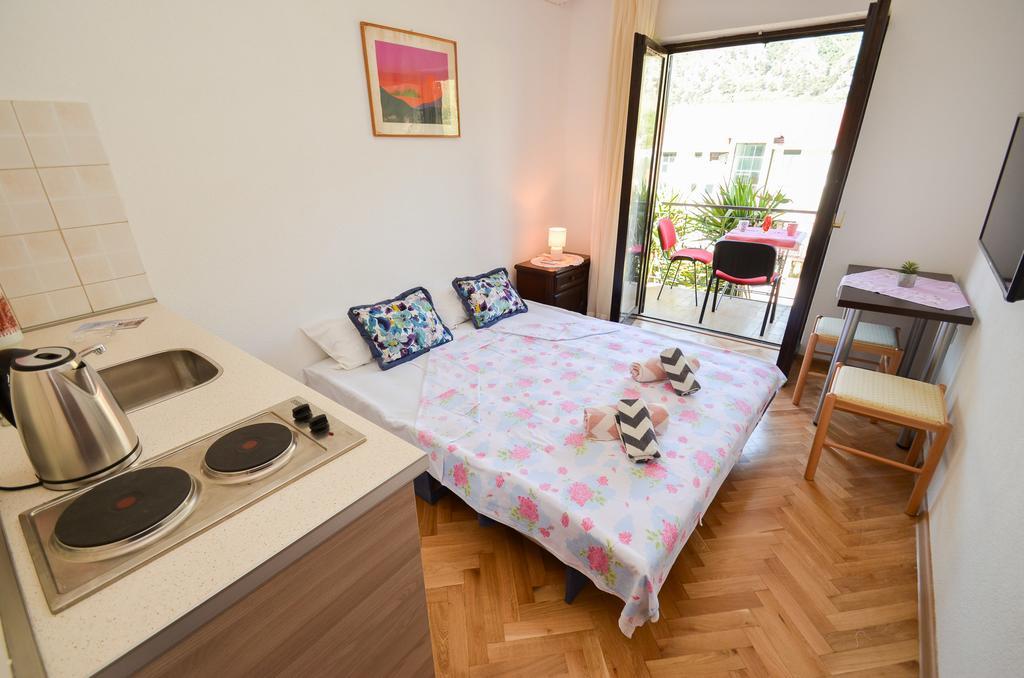 Apartments Ceklin Kotor Bagian luar foto