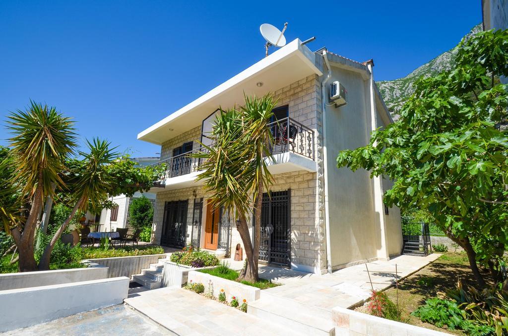 Apartments Ceklin Kotor Bagian luar foto
